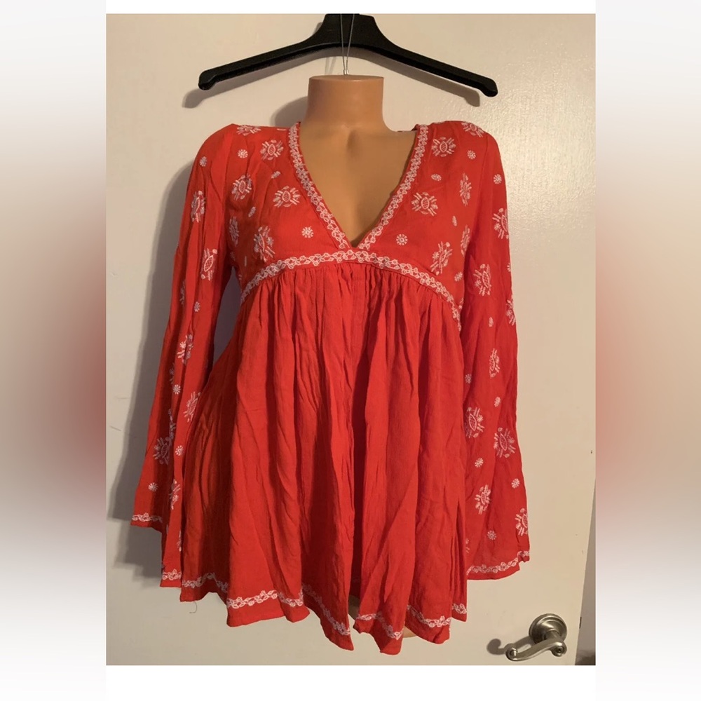NWT Vici Dolls Fate Peasant Tunic Top Size M Red & White Embroidery